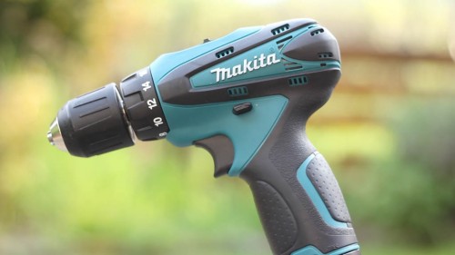 Verarbeitung des Makita DF330D